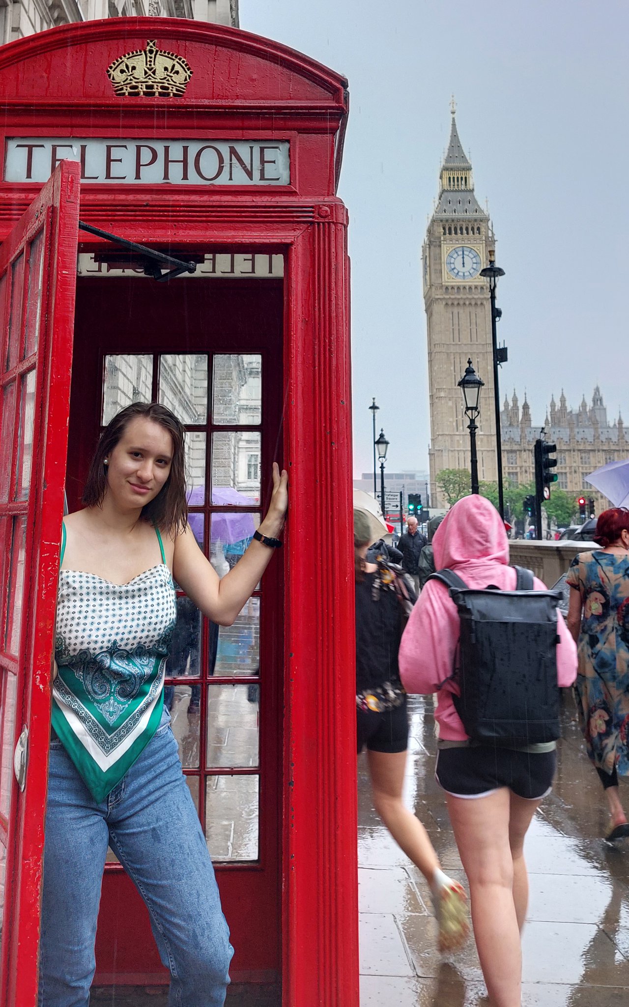 Rozi in London.jpg